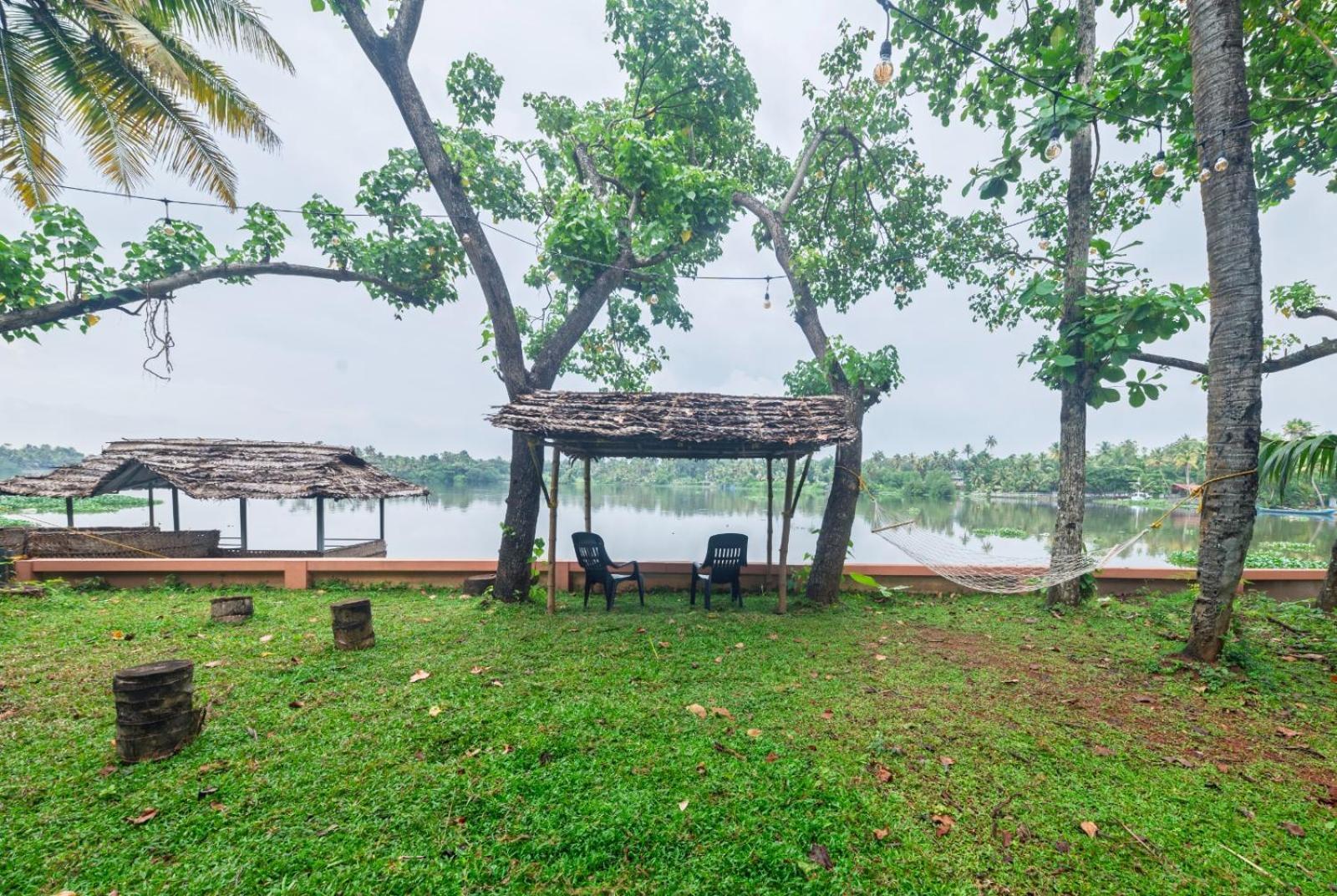 Ferienwohnung Waterfront By Palmyra Kollam Exterior foto