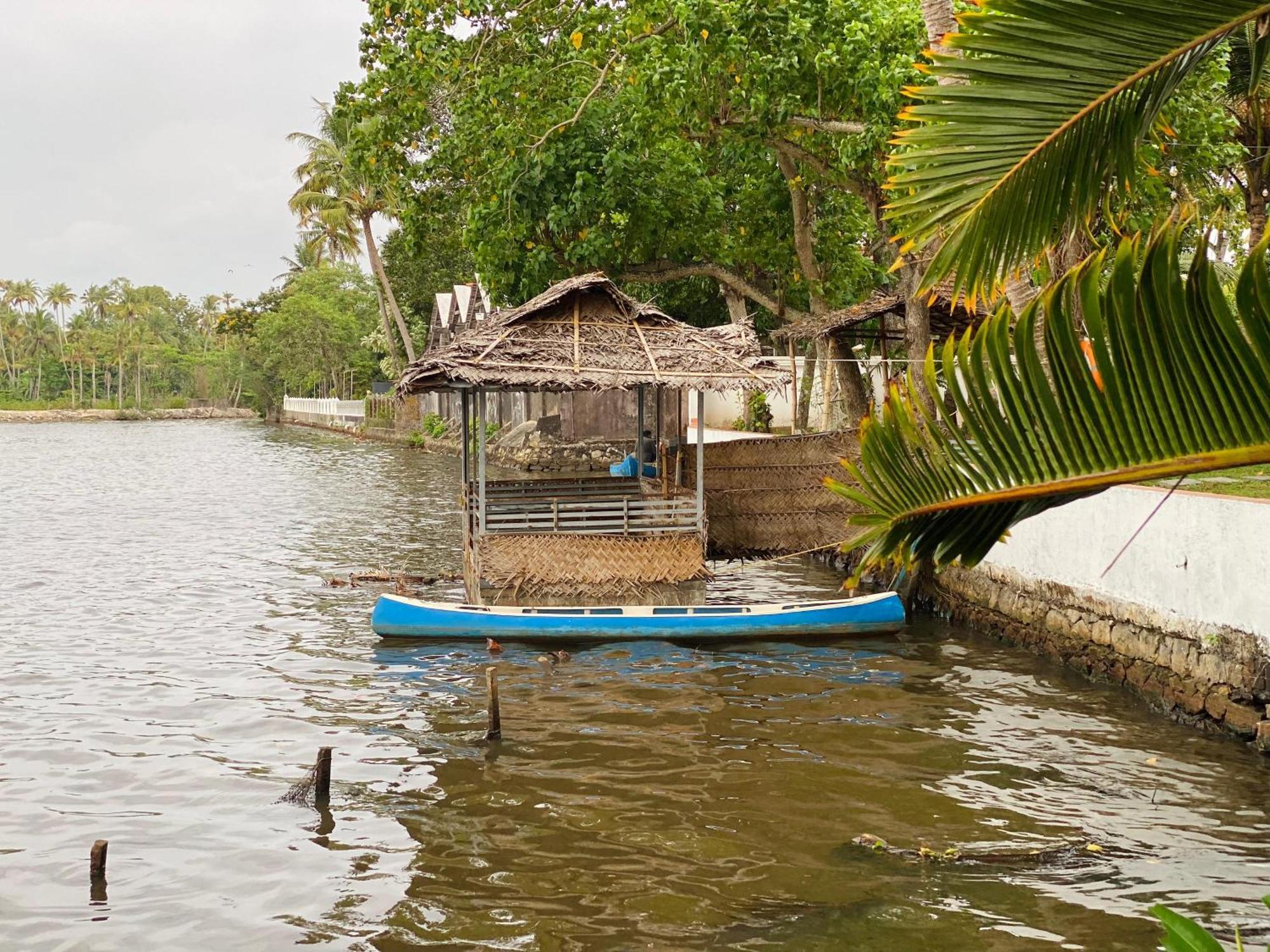 Ferienwohnung Waterfront By Palmyra Kollam Exterior foto